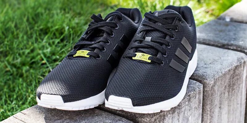 juodi adidas ZX Flux