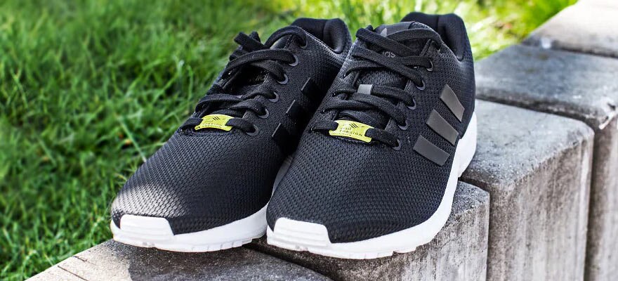 juodi adidas ZX Flux